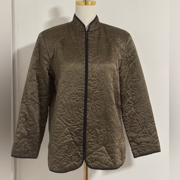 Women's 100% Silk Jacket Size M Olive Green Quilted with Gold Thread.  Lined. - Picture 2 of 10